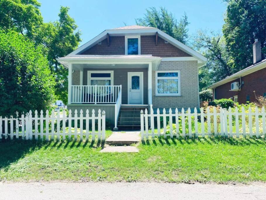 New & Cozy Niagara Getaway. 7 Mins From The Falls Buitenkant foto